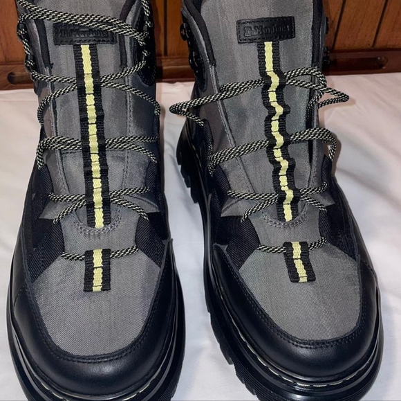 NEW DR. MARTENS MENS BOOTS SIZE 11 M / 12 L - Picture 13 of 15
